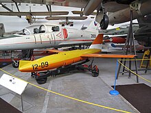 Schleppziel KT-04 im Luftfahrtmuseum Kbely, dahinter der Prototyp X-05.