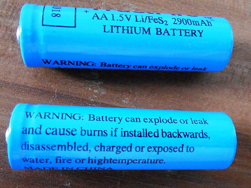 File:Li-FeS2 batteries AA 1.5 V (f03).jpg