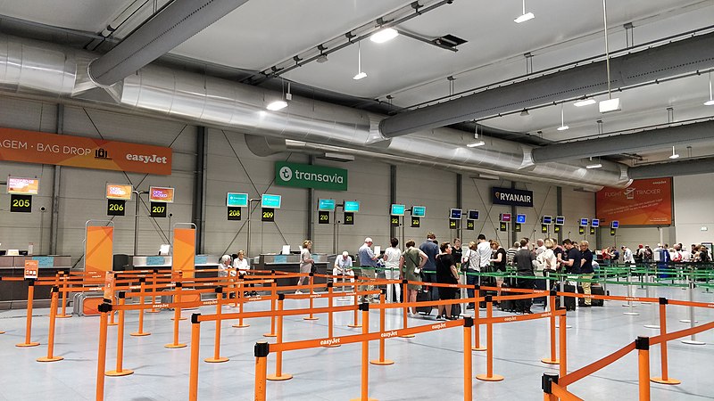 File:Lisbon Airport, Terminal 2 (1).jpg