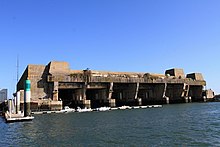 Un des trois bunkers construits dans la base sous-marine de Keroman.