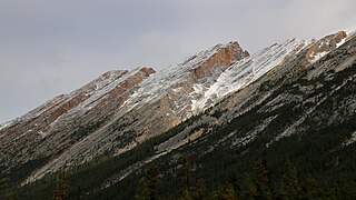 <span class="mw-page-title-main">Endless Chain Ridge</span> Mountain ridge in the country of Canada