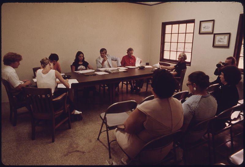 File:MONTHLY MEETING OF THE CITY COUNCIL AT CITY HALL IN HELEN GEORGIA, NEAR ROBERTSTOWN. THE THREE WOMEN IN THE... - NARA - 557704.jpg