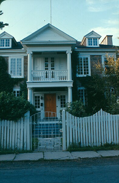 File:Maison de Salaberry, Chambly Chambly façade, partie centrale 11-d.na.civile-74-1231.jpg