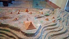 Model of the structures of the city in the museum of Comayagua. Maqueta de Yarumela el Chilcal.jpg