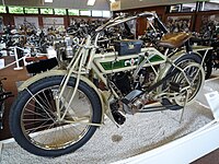 Wie geen zijspan hoefde kon de machine met aanfietsketting en pedalen bestellen.