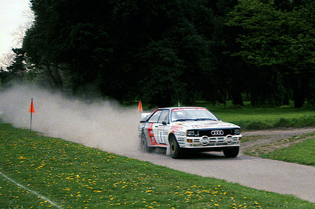 Audi Quattro A2 bateko Michele Mouton taldeak 1985eko Galesko Nazioarteko Rallyaren lehen etapa amaitu zuen.