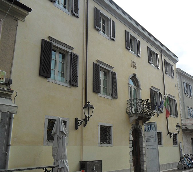 File:Monfalcone - Palazzetto Veneto.jpg