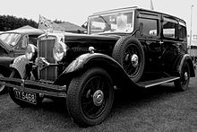 Oxford Six 6-light saloon Q-series registered December 1932 direction indicator on bracket above spare Morris Oxford Six Q 2062 1933 (3704775846).jpg