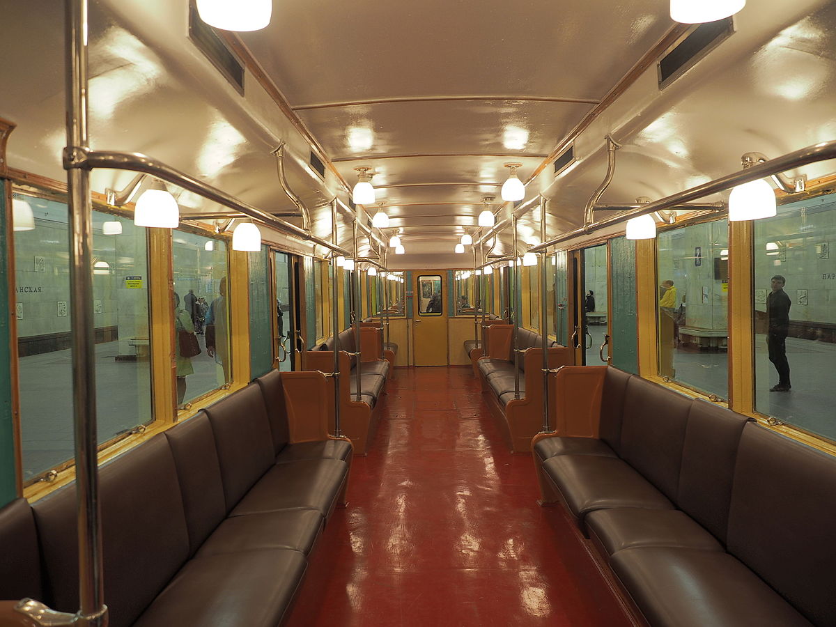 салон вагона метро