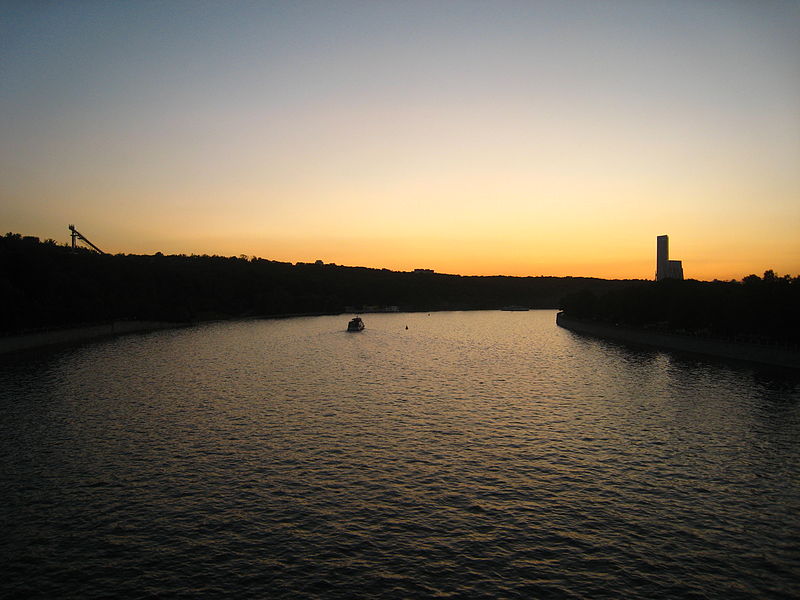 File:Moskva River near Luzhniki Stadium.JPG