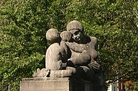 Mother with children from Walther Kniebe.jpg