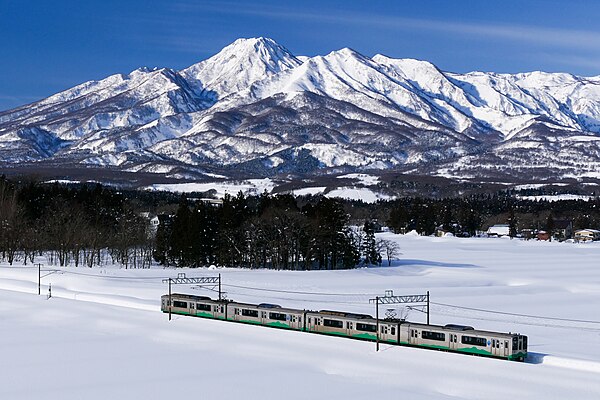 An ET127 series EMU on the Myōkō Haneuma Line in February 2022