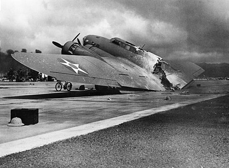 Tập_tin:NARA_80-G-32915_Burned_B-17_Flying_Fortress_on_Hickam_Field_after_Pearl_Harbor_attack.jpg