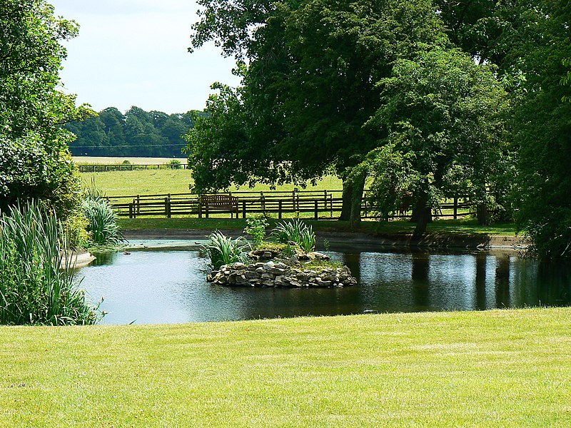 File:Ornamental lake, Hartham Park, Corsham - geograph.org.uk - 1942372.jpg