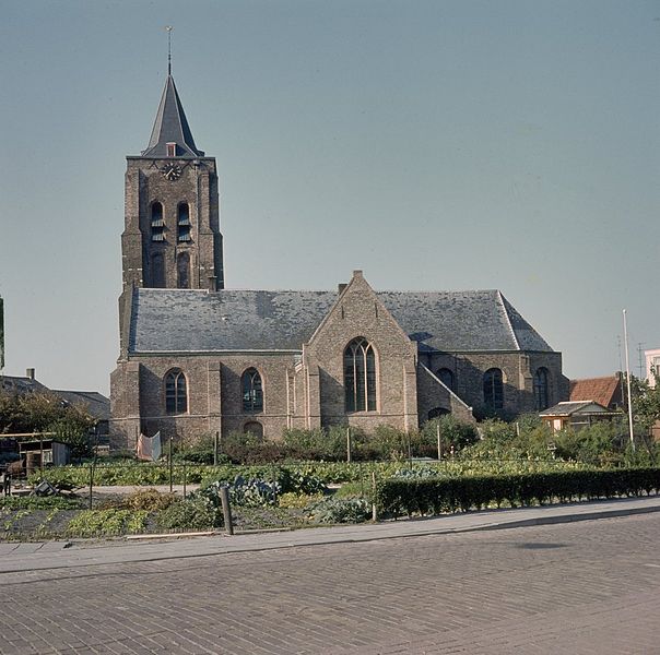 File:Overzicht met de terzijde geplaatste kerktoren - Waarde - 20375485 - RCE.jpg