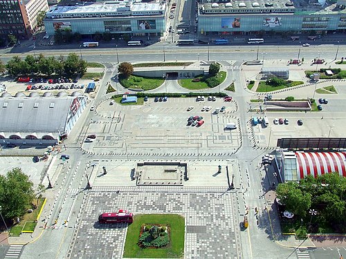 Огромные площади. Площадь Дефилад Варшава. Парадная площадь Варшава. Площадь Куйбышева самая большая площадь в Европе. Плац Дефилад.