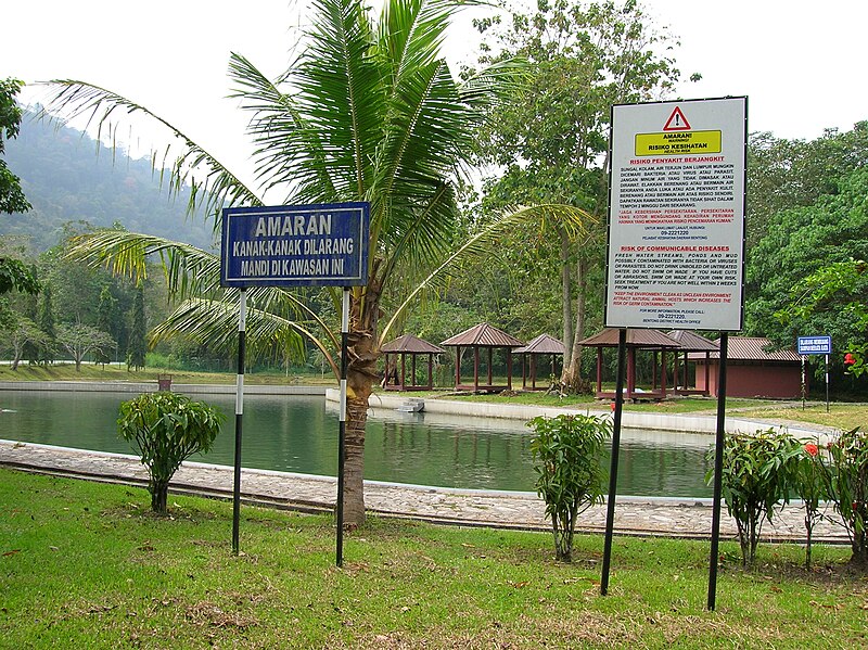 File:Papan tanda amaran di Kolam Air Panas Bentong, Bentong, Pahang.JPG