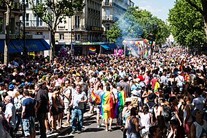 Paris, gaypride 2015 - Flickr 19227540475.jpg