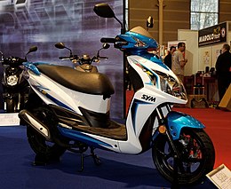 Paris - Salon de la Moto 2011 - SYM - Jet 4R50 2T - 001 crop.jpg