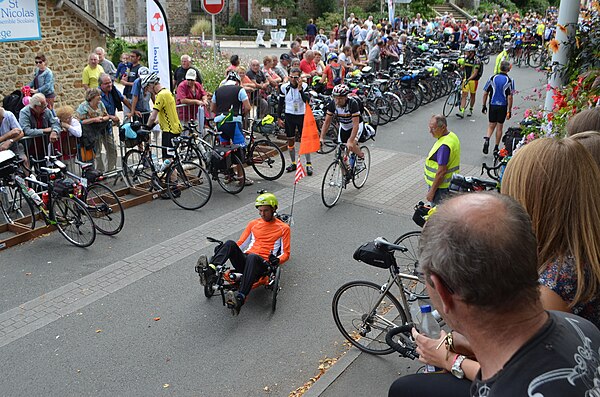 Recumbent and upright riders at Villaines-la-Juhel in 2015.