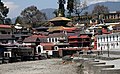 Pashupatinath-Tempel-11a-Bagmati-Bruecke-2013-gje.jpg