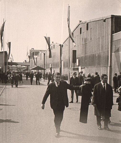 File:Pelzhandels-Zentrum Niddastraße S. 55, Rauchwaren-Messe 1966, Messegelände (2).jpg