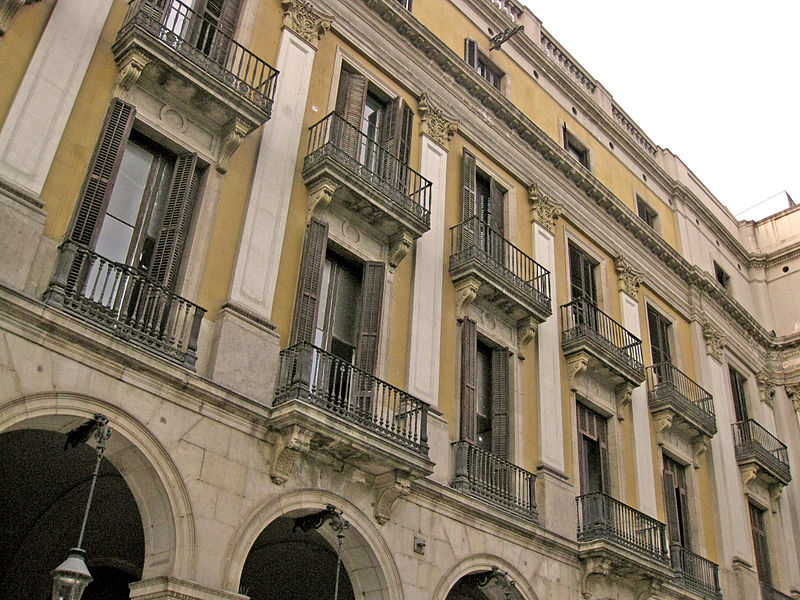 File:Plaça Reial 5-6, façana.jpg