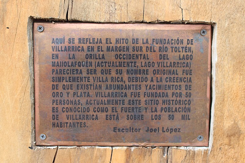 File:Placa conmemorativa a Fundación de Villarrica.JPG