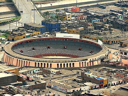 How to get to Plaza De Toros De Acho with public transit - About the place