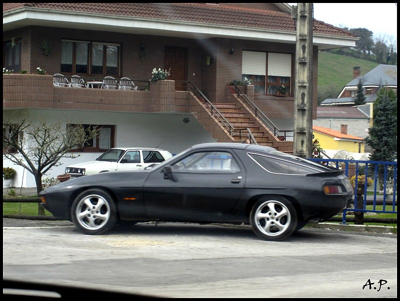 Porsche 928 (4429901234).jpg