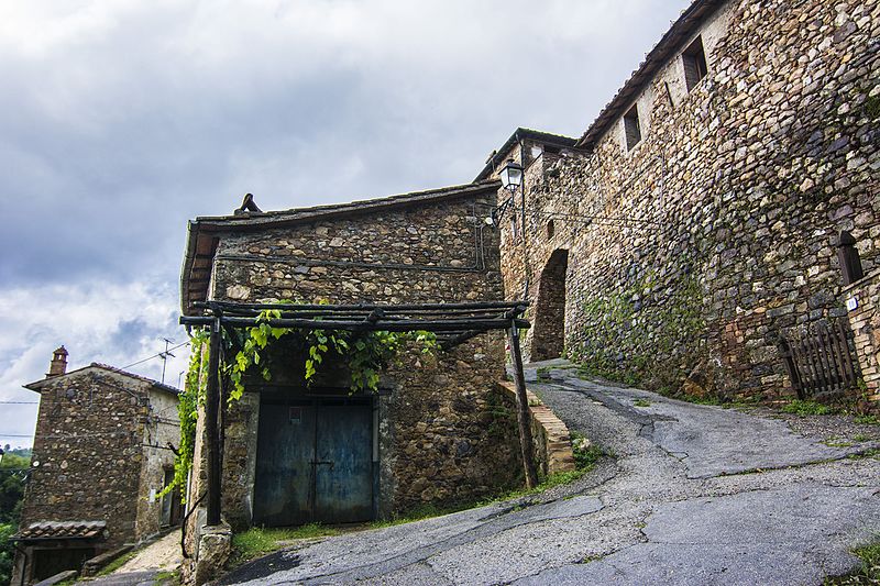 File:Porta Maremmana MOnticiano 4.jpg