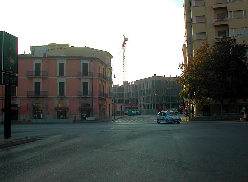 File:Porta de Sant Antoni i Carrer Manacor.JPG