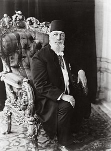 32. Osmanlı Sultanı Abdülaziz'in oğlu olan son İslam halifesi Abdülmecid'in (1868 - 1944) 1923 yılına ait fotoğrafı.