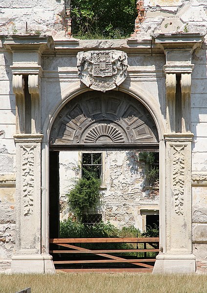 File:Pottendorf Schloss Portal.JPG