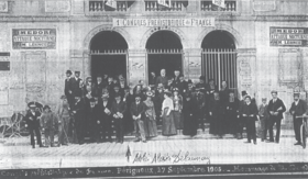 Photographie de groupe du Premier Congrès préhistorique de France tenu à Périgueux en septembre 1905.
