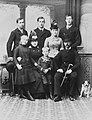 الملك جورجيوس الأول مع عائلته، قرابة عقد 1880.