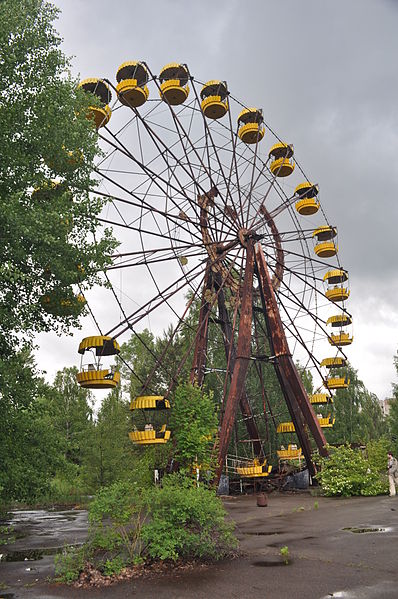 File:Pripyat - amusement park 06.jpg