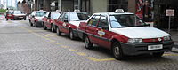 Seit den 1990er-Jahren ist die Limousinenvariante des Saga Iswara das bevorzugte Taxi-Modell in Malaysia, wie man an diesem Beispiel aus Kuala Lumpur sieht.