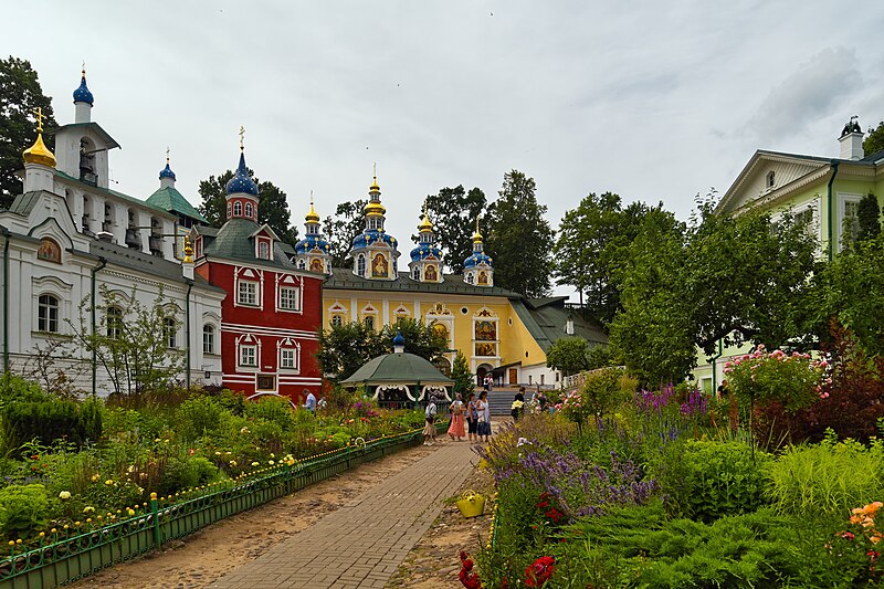 File:Pskov-Caves Monastery P7190813 2350.jpg