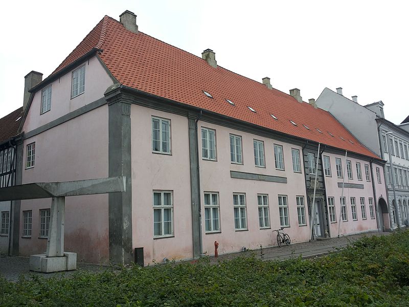 File:Raaes Gård1.jpg