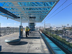 Redondo Beach station platform, November 2023.jpg