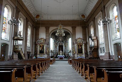 Interior, vista do altar