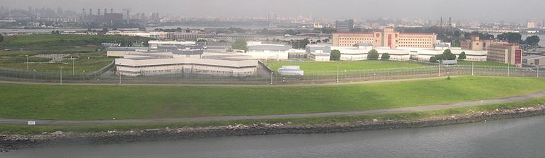 Le centre pénitentiaire de Rikers Island.