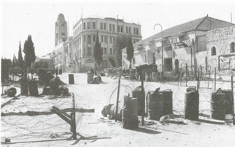 File:Road block in King George Street.jpg