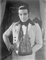 Rodolfo Valentino (* Castellaneta, 6 di maggiu 1895 - † Noba York, 23 d'aòsthu 1926)