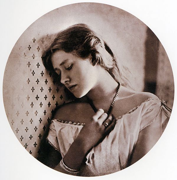 Ellen Terry at 16 in 1864.