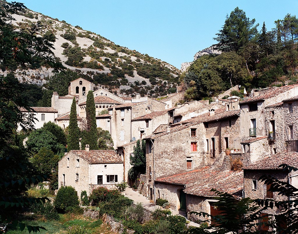 Benvil : mayfair 87 1024px-Saint-Guilhem-le-Désert_uuger