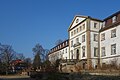 Schloss Ringelheim - Südflügel, im Hintergrund die Klostermühle