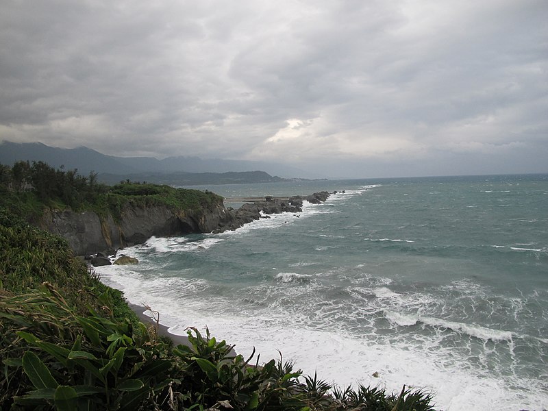 File:Shihyusan on a cloudy day.jpg