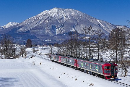 A Shinano Railway 115 series EMU
